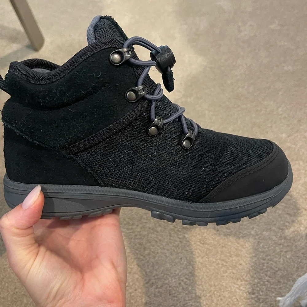 Columbia Youth Fairbanks Mid Black Graphite Boots